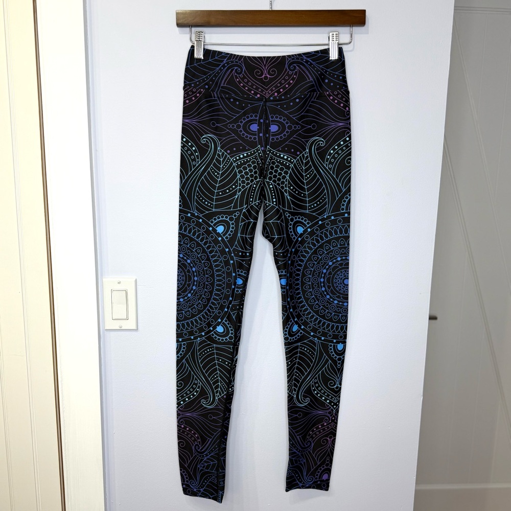 Fierce Pulse Black & Brights Paisley Print Leggings. Size M, excellent condition